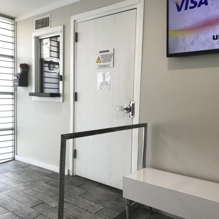 Check-in window and entry door in the Markt. lobby